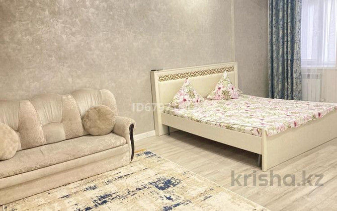 1-комнатная квартира, 78 м², 5/7 этаж посуточно, мкр Нурсая, ЖК Сункар 10 Атырау - изображение 6