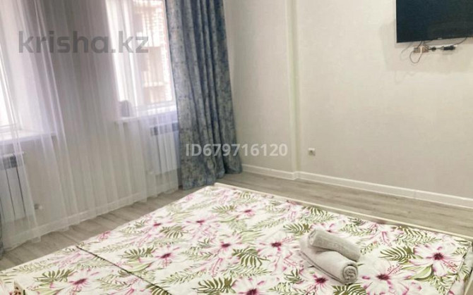 1-комнатная квартира, 78 м², 5/7 этаж посуточно, мкр Нурсая, ЖК Сункар 10 Атырау - изображение 4