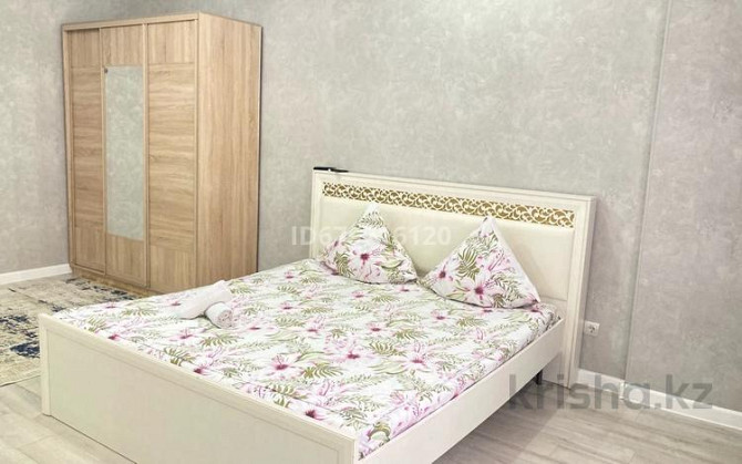 1-комнатная квартира, 78 м², 5/7 этаж посуточно, мкр Нурсая, ЖК Сункар 10 Атырау - изображение 3