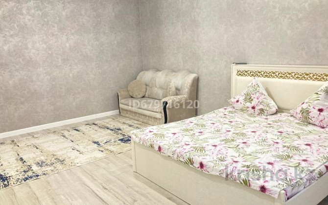 1-комнатная квартира, 78 м², 5/7 этаж посуточно, мкр Нурсая, ЖК Сункар 10 Атырау - изображение 7