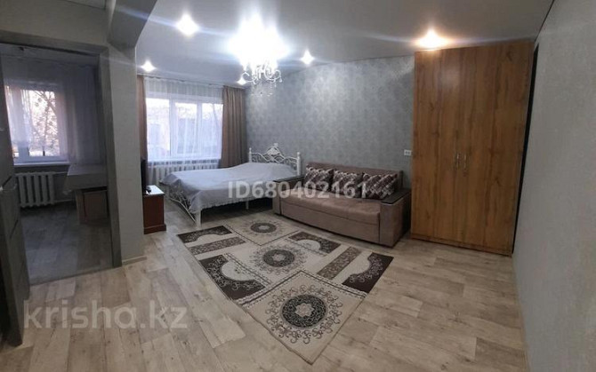 1-комнатная квартира, 42 м², 2/5 этаж посуточно, Крылова 81 — Район Колоса Ust-Kamenogorsk - photo 1