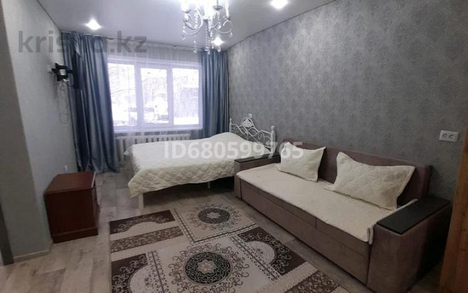 1-комнатная квартира, 43 м², 1/5 этаж посуточно, Назарбаева 29/2 Усть-Каменогорск - изображение 1