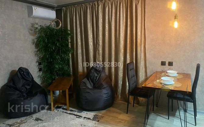 1-комнатная квартира, 32 м², 3/5 этаж посуточно, Добролюбова 34 Усть-Каменогорск - изображение 6