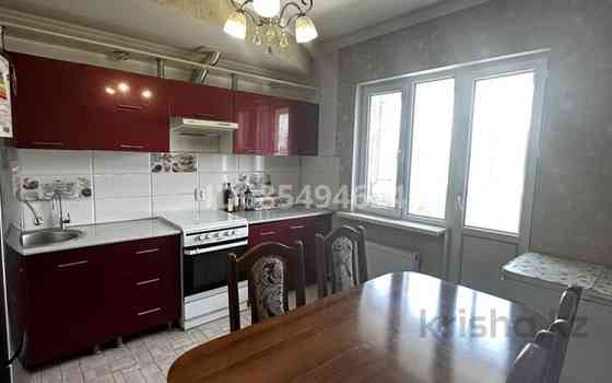 3-комнатная квартира, 85 м², 10/10 этаж, мкр Аксай-1, Аксай 1 10/3 Алматы