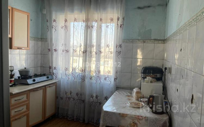 4-комнатная квартира, 80 м², 4/4 этаж, Менделеева 22 - Қарасай Батыра, магазин САМАЛ Urochishche Talgarbaytuma - photo 1
