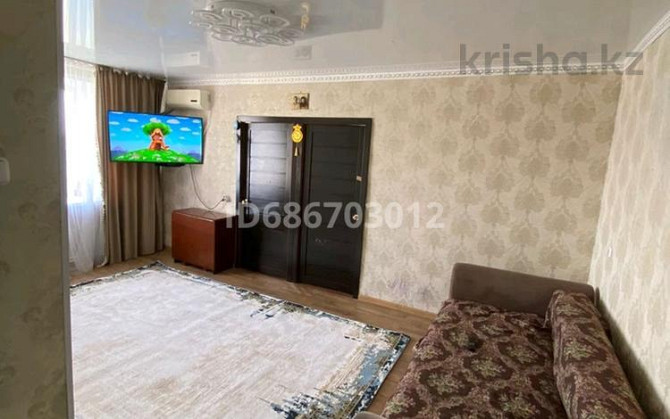 4-комнатная квартира, 61.3 м², 5/5 этаж, 3 10 - Базар, бассейн, акимат, кольцо Абай - изображение 1