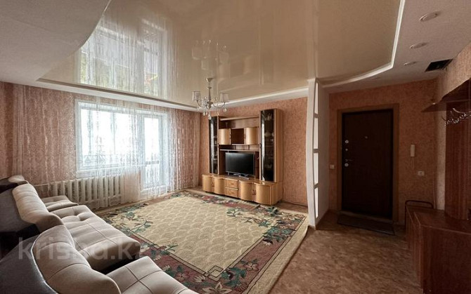 4-комнатная квартира, 83 м², 5/5 этаж, Молодежная 71 Шахтинск - изображение 1