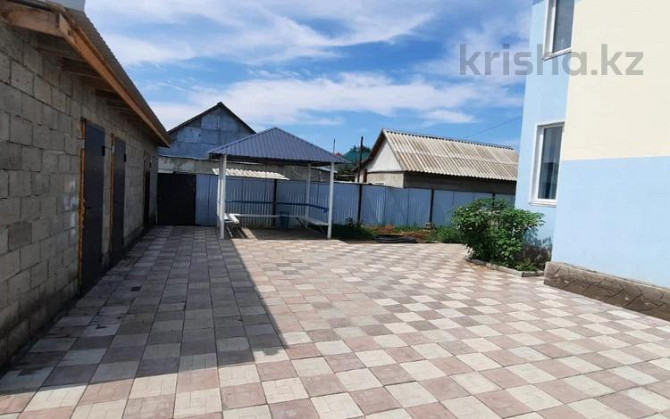 4-комнатная квартира, 128 м², 1/3 этаж, Комсомольская улица  - photo 8