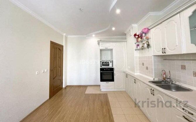 4-комнатная квартира, 105 м², 4/12 этаж, Сауран 3/1 Астана - изображение 1