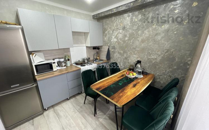 4-комнатная квартира, 80 м², 9/9 этаж, мкр Юго-Восток, Мкр Орбита - Карагандинец Караганда - изображение 1