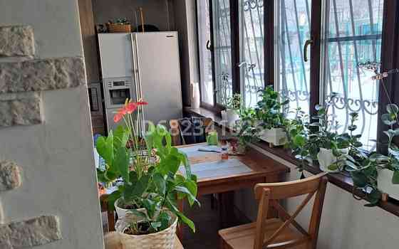 4-комнатная квартира, 100 м², 1/5 этаж, Братьев Ришата и Муслима Абдуллиных - Абдуллиных/ Жибек-Жолы Almaty