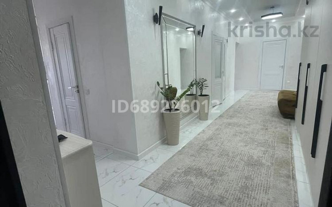 4-комнатная квартира, 127 м², 7/7 этаж, 19-й мкр 10/1 - рядом с жк ханшайым, вдоль дороги Aqtau - photo 3