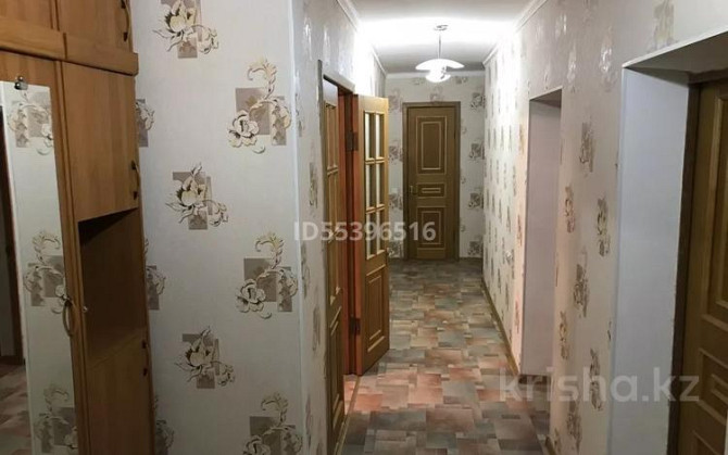 4-комнатная квартира, 100 м², 2/5 этаж, Азаттык 71 Атырау - изображение 1