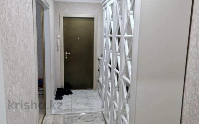 4-комнатная квартира, 76.6 м², 3/9 этаж, Народная 33 Семей - изображение 1