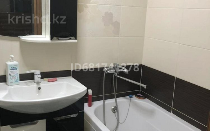 4-комнатная квартира, 90 м², 4/5 этаж, 12-й мкр 50 - ТРК Актау, 13 гимназия, студия рисования, супер Актау - изображение 1