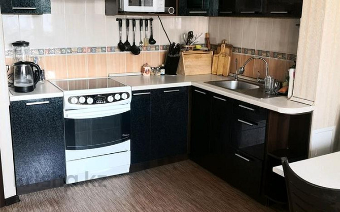 4-комнатная квартира, 95 м², 3/5 этаж, мкр Сайран, Утеген Батыра 92А - Возле Грандпарка Алматы - изображение 1