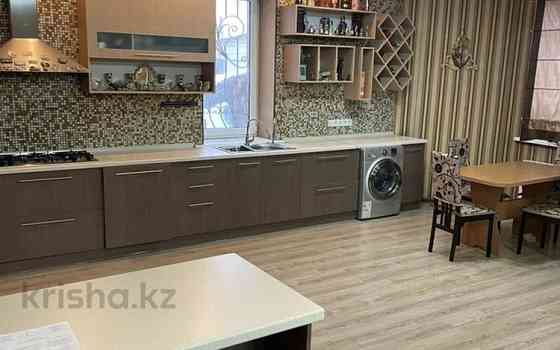 5-комнатный дом, 300 м², 8 сот., Айтеке Би - Срочно 
