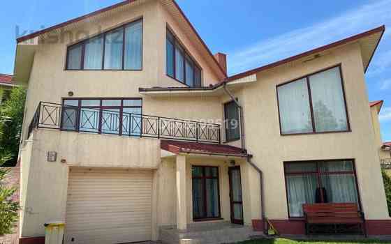 13-комнатный дом, 246 м², 6 сот., Туристов 12 