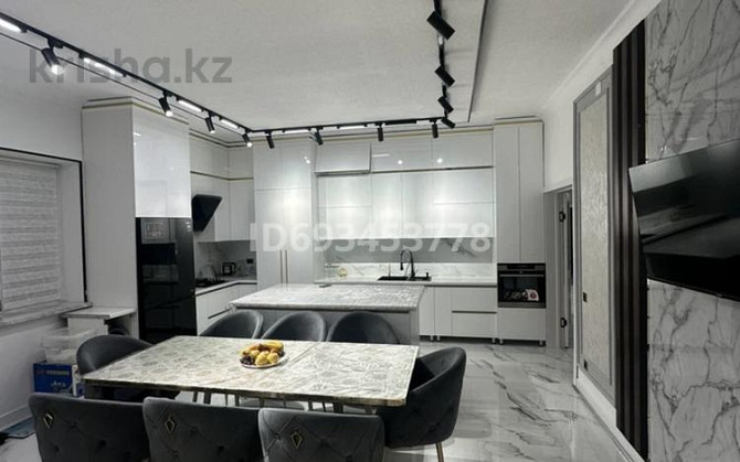 4-комнатный дом, 210 м², 10 сот., Западная Жезказган - изображение 1