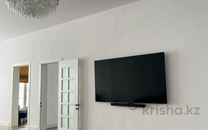 4-комнатный дом, 220 м², 10 сот., мкр Уркер, Шота рустевили - Назым Хикмета Astana - photo 2