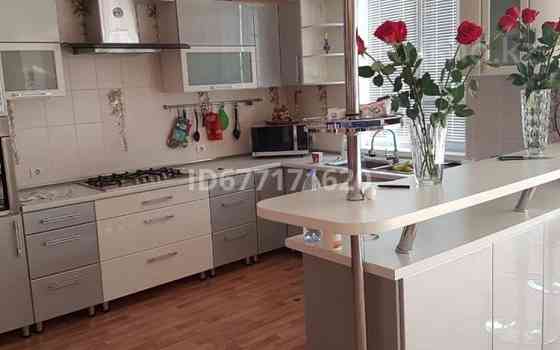 4-комнатный дом, 400 м², 15 сот., Шапагатова 21 С.Шапагатова