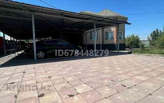 8-комнатный дом, 300 м², 10 сот., Юнности 64 