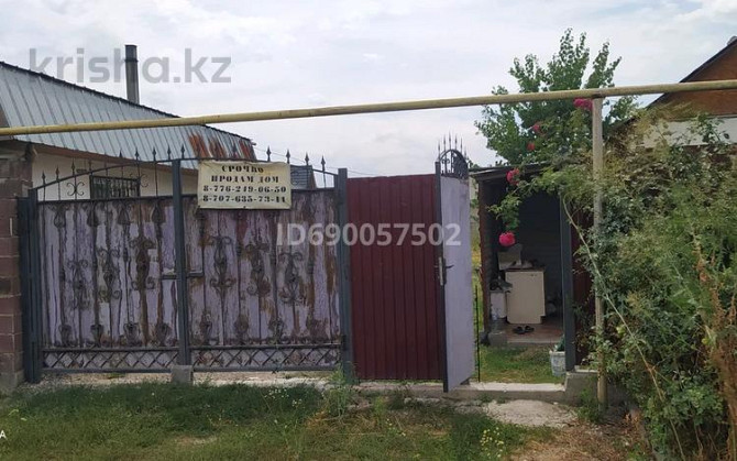 2-комнатный дом, 60 м², 8 сот., Молдагулова 111 - Магазин Арсен  - изображение 1