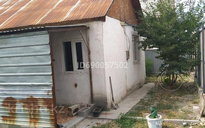2-комнатный дом, 60 м², 8 сот., Молдагулова 111 - Магазин Арсен  - изображение 2