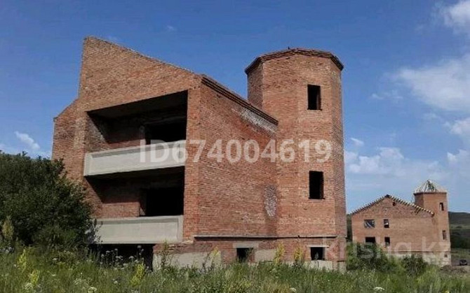 10-комнатный дом, 300 м², 16 сот., проспект Сатпаева Ust-Kamenogorsk - photo 1