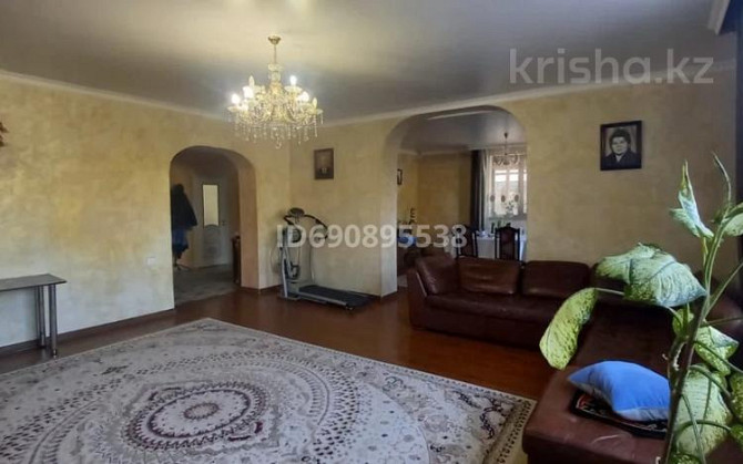 6-комнатный дом, 240 м², 10 сот., Достык 57 - Вдоль центральной дороги  - photo 8