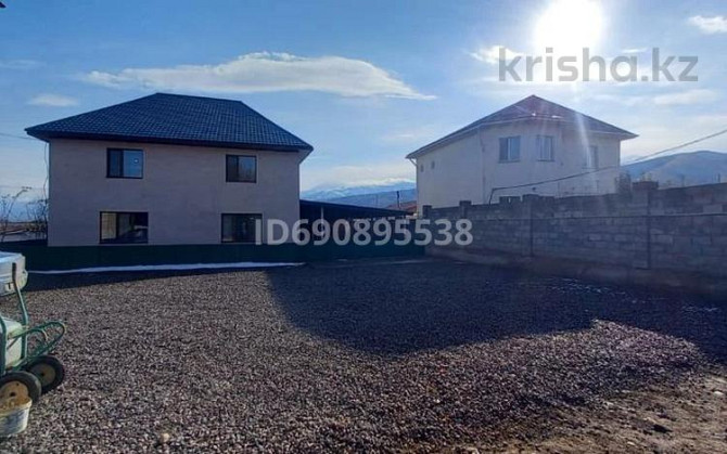 6-комнатный дом, 240 м², 10 сот., Достык 57 - Вдоль центральной дороги  - photo 1