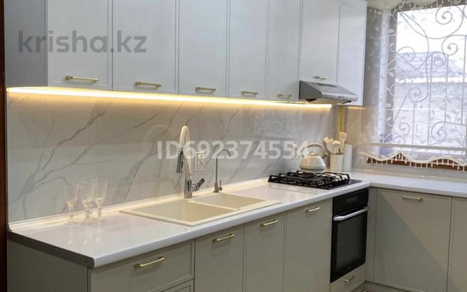 6-комнатный дом, 270 м², 8 сот., Байдибек баба 428 Taraz - photo 1