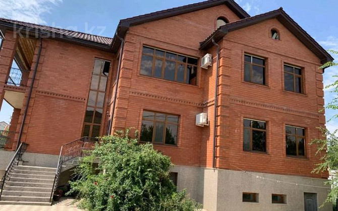 9-комнатный дом, 680 м², 14 сот., Центральный микрорайон Atyrau - photo 1