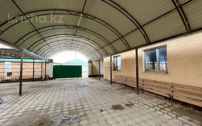 7-комнатный дом, 200 м², 6 сот., Атамекен жалын 42а - Возле асфальта  - photo 4
