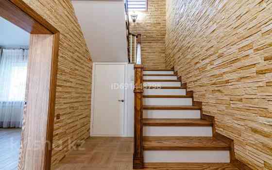 4-комнатный дом, 154 м², 21 сот., Мкр. Айсулу-2, ул. Ораза Жандосова 17 
