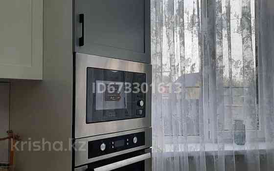 4-комнатный дом, 250 м², 10 сот., Мкр Шыгыс-2 