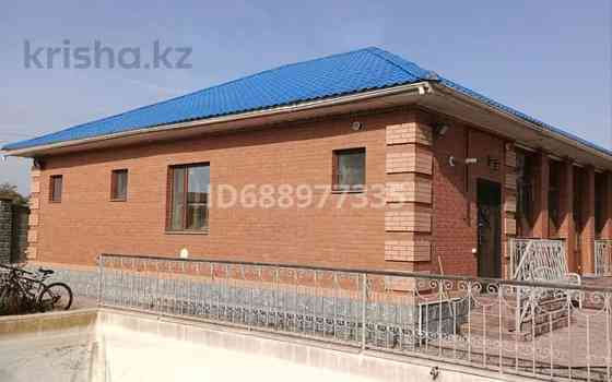 8-комнатный дом, 266 м², 10 сот., Мкр.Спутник, 85 