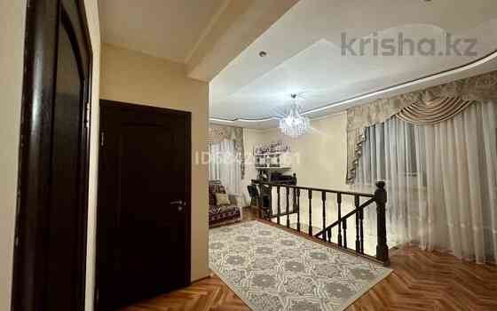 4-комнатный дом, 200 м², 8 сот., мкр Акжар 9 Алматы