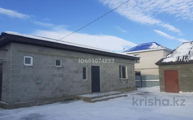 8-комнатный дом, 200 м², 10 сот., Қайнар к 243а - Бірінші  - изображение 3