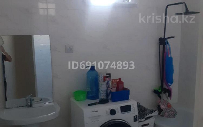 8-комнатный дом, 200 м², 10 сот., Қайнар к 243а - Бірінші  - изображение 6