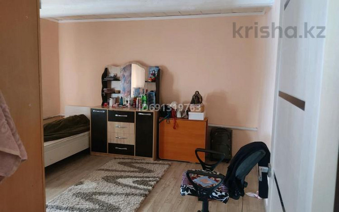 4-комнатный дом, 80 м², 8 сот., Абая - Находится сбоку Евразийского банка угол улицы Карла-Макса Аксу - изображение 3