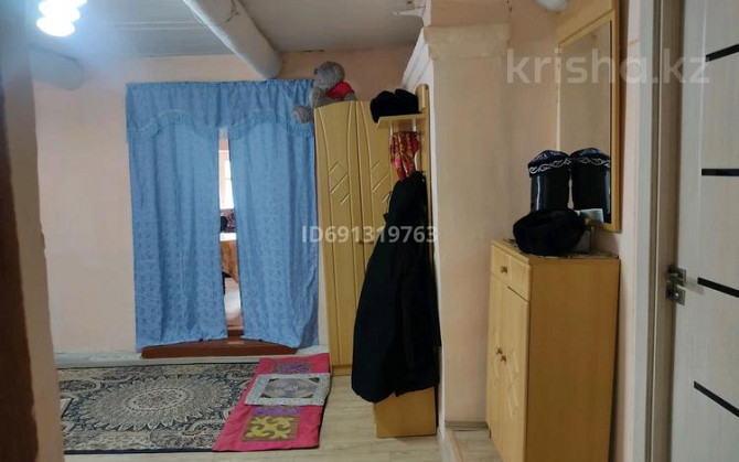4-комнатный дом, 80 м², 8 сот., Абая - Находится сбоку Евразийского банка угол улицы Карла-Макса Аксу - изображение 8