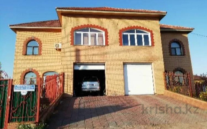 3-комнатный дом, 380 м², 10 сот., мкр Городской Аэропорт 262/1 Караганда - изображение 1