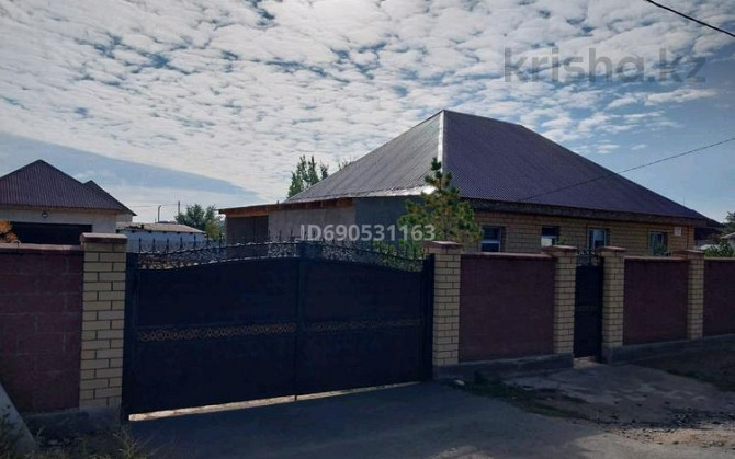 4-комнатный дом, 100 м², 10 сот., Куляш Байсеитова 1/1 - Маг. Темирлан, ТД Ракымжан, школа #6.  - изображение 1