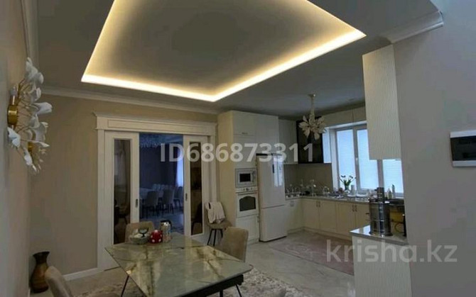 8-комнатный дом, 300 м², 5 сот., Учёные квартал 102  - photo 1