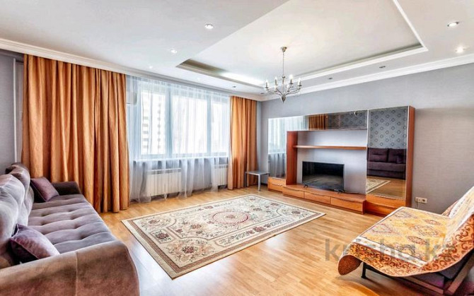 3-комнатная квартира, 120 м², 6/14 этаж посуточно, Кунаева 14 г — Мангилик ел Astana - photo 1