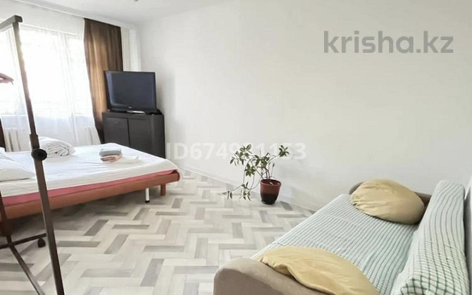 1-комнатная квартира, 54 м², 2/5 этаж посуточно, мкр №5 17 Almaty - photo 3