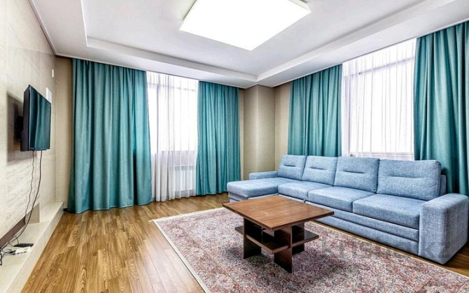 3-комнатная квартира, 110 м², 15/28 этаж посуточно, Кошкарбаева 10/1 — Тауелсиздик Astana - photo 1