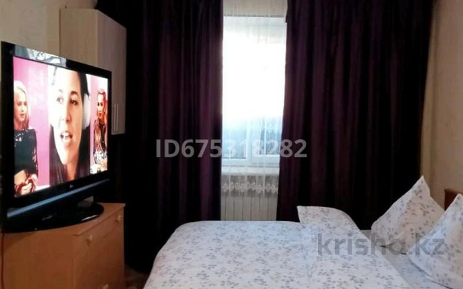 1-комнатная квартира, 56 м², 1/3 этаж посуточно, 8-й микрорайон, Айбергенова Shymkent - photo 1