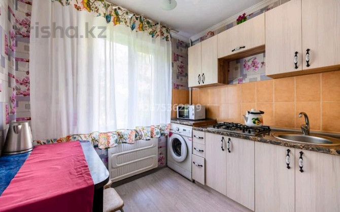 3-комнатная квартира, 80 м², 2/5 этаж посуточно, Розыбакиева 39 — Басенова Almaty - photo 2